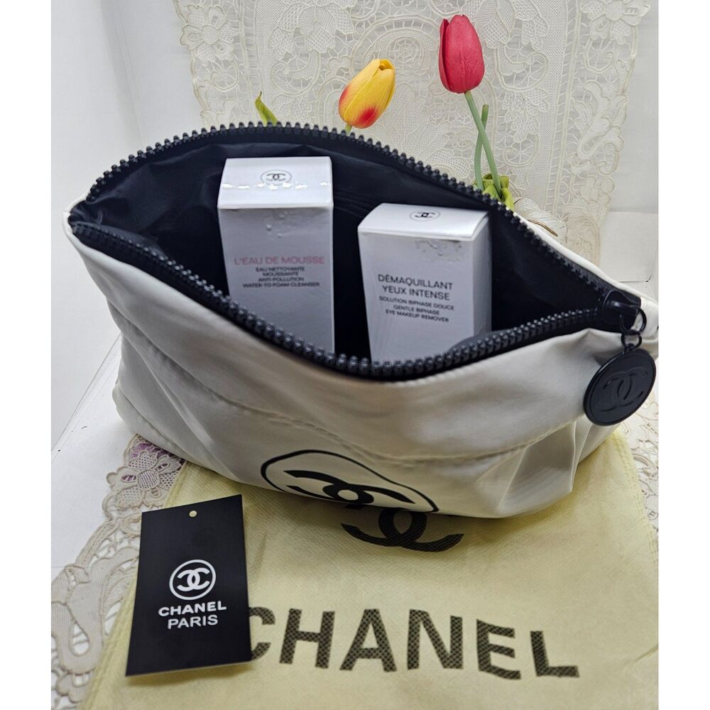 CHANEL CLEANSERS X2 IN MAKEUP BAG NIB - Picture 4 of 9